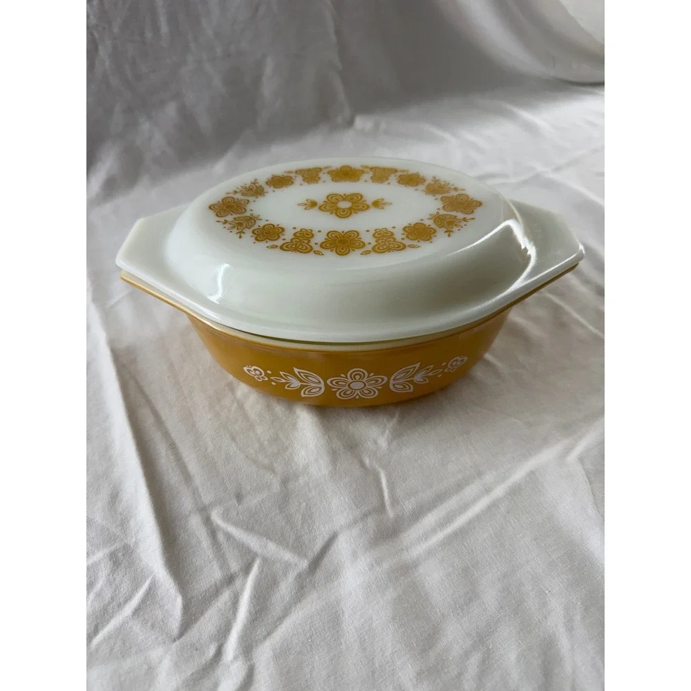 Pyrex Butterfly Gold 043 Oval Casserole Dish with Lid 1.5 QT Yellow Vintage MCM